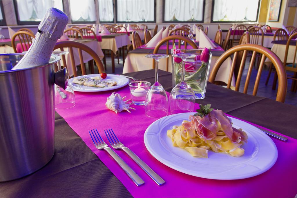 Hotel La Fenice Lignano Sabbiadoro Buitenkant foto