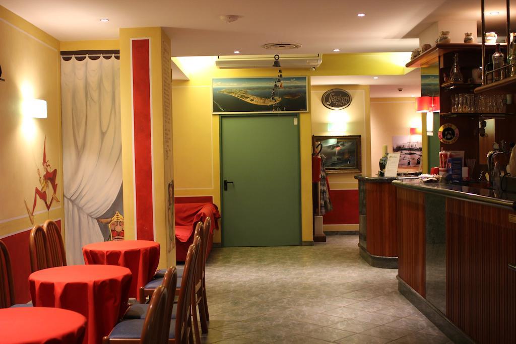 Hotel La Fenice Lignano Sabbiadoro Buitenkant foto